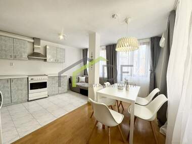Închiriere - Apartament în Center,  Varna