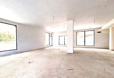 For sale - Store in Kiuchuk Parij,  Plovdiv