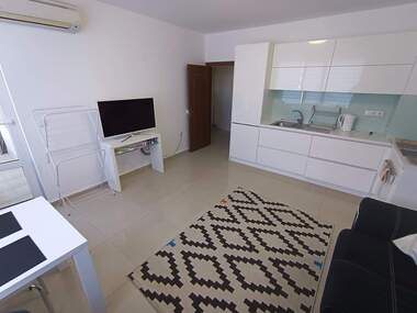 Închiriere - Apartament în Zornița,  Burgas