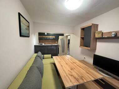 Închiriere - Apartament în Văzrajdane,  Burgas