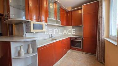 Închiriere - Apartament în Levski,  Varna