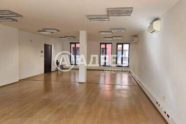 Kira - Ofis olarak Obshtinata,  Varna