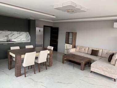 Închiriere - Apartament în Mladejki hălm,  Plovdiv