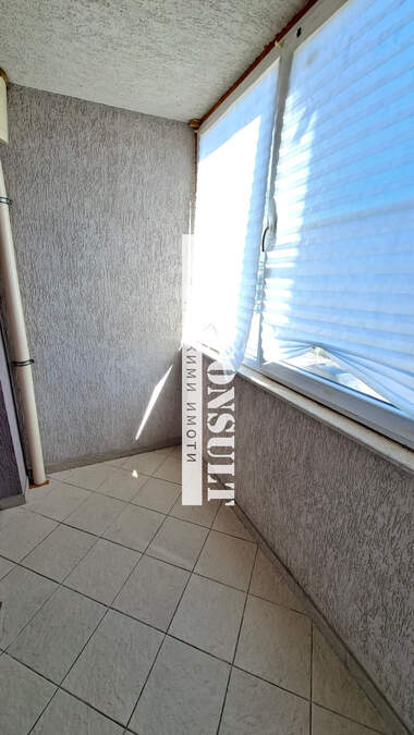 Închiriere - Apartament în Văzrajdane,  Ruse
