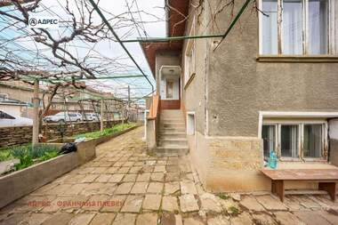 Vânzare - Casă în Mladost,  Lovece