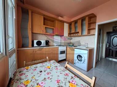 Închiriere - Apartament în Mladost 2,  Varna