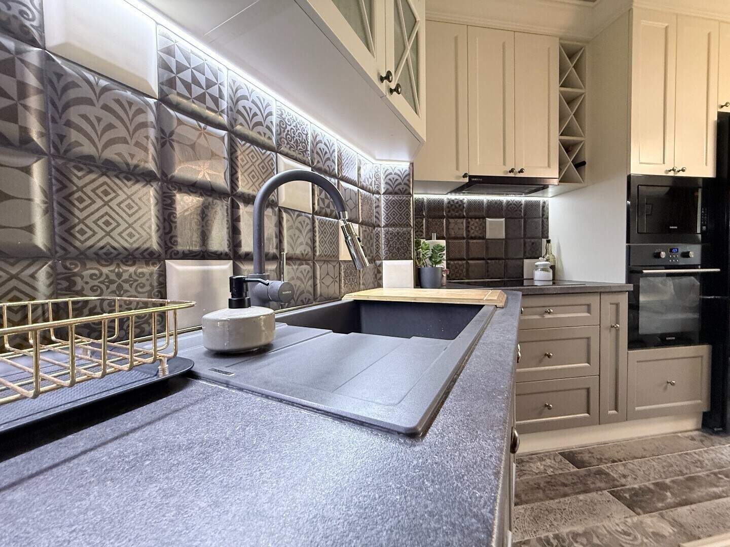 Продава Тристаен Апартамент 100 м² в Бриз, Варна 285,000 € - Дамян ...