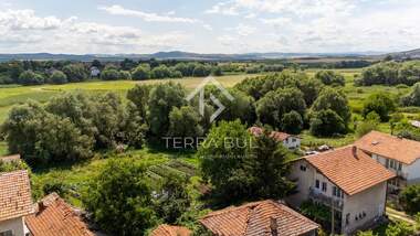 For sale - House in Petarch,  Sofia Oblast