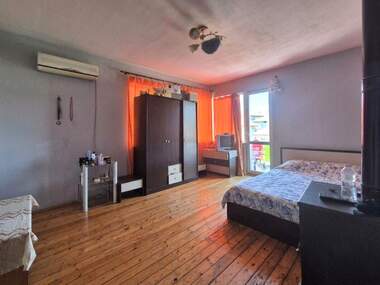 For sale - Floor of a house in Drujba 1,  Ruse