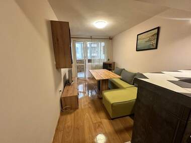 Închiriere - Apartament în Văzrajdane,  Burgas
