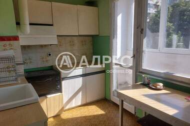 Închiriere - Apartament în Văzrajdane,  Burgas