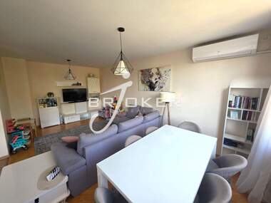 Vânzare - Apartament în Țentăr,  Kărdjali