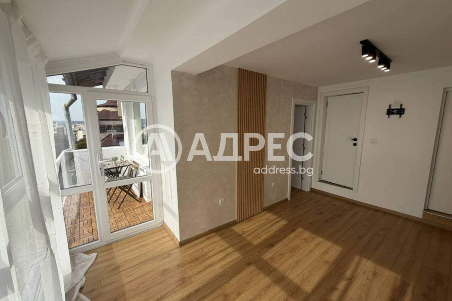 Двустаен Апартамент в Колхозен пазар, Варна – снимка 3
