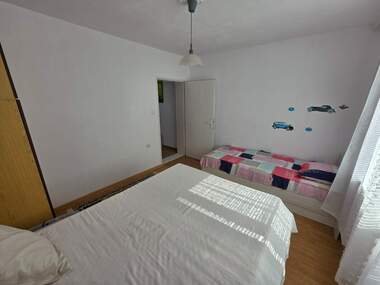 Verkauf - Etage von Haus in Lowez,  Targowishte