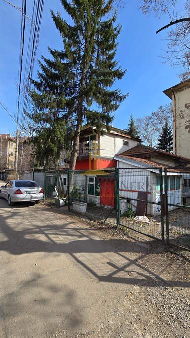 Продажба - Къща в Център,  Перник
