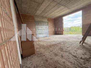 Продажба - Апартамент в Остромила,  Пловдив