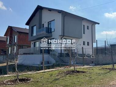 Продажба - Къща в Брестник,  Пловдив