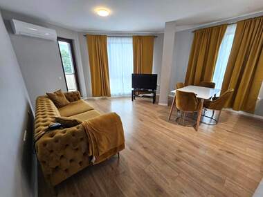 Închiriere - Apartament în Mladejki hălm,  Plovdiv