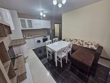 Închiriere - Apartament în Lazur,  Burgas