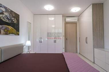 Închiriere - Apartament în Simeonovo,  Sofia