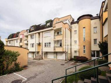 Miete - Wohnung in Bakston,  Sovia