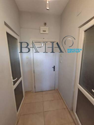 Наем - Апартамент в Център,  Варна