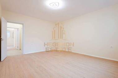 Vânzare - Apartament în Zimno kino Trakia,  Varna