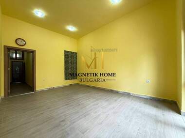 Închiriere - Birou/Magazin/Depozit/Salon de frumusețe/Cabinet de stomatologie în Văzrajdane,  Burgas