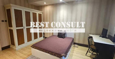 Închiriere - Apartament în Center,  Ruse