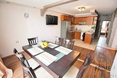 Închiriere - Apartament în Văzrajdane,  Burgas