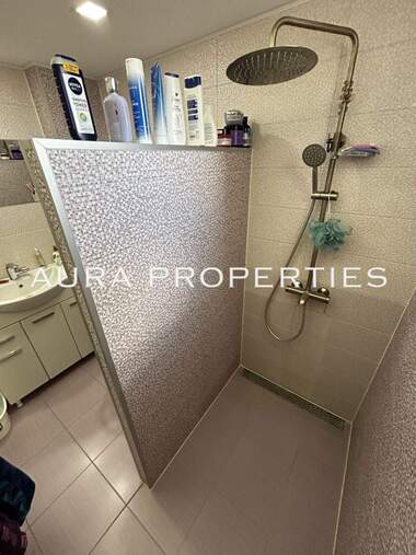 For sale - Apartment in Osvobojdenie,  Razgrad
