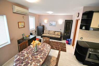 Închiriere - Apartament în Lazur,  Burgas