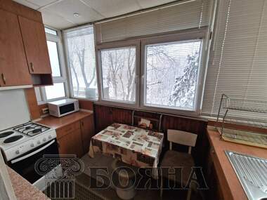Închiriere - Apartament în Văzrajdane,  Ruse