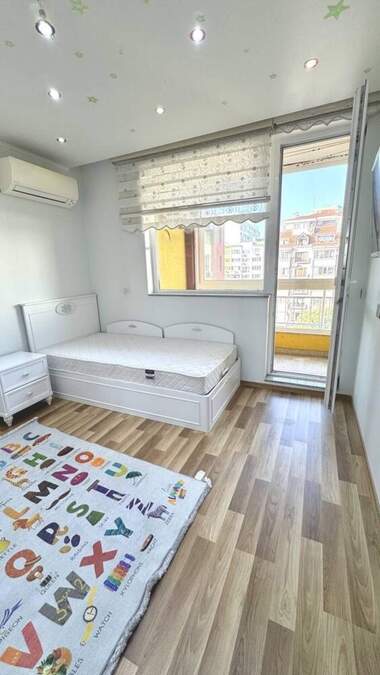 Închiriere - Apartament în Slaveîkov,  Burgas