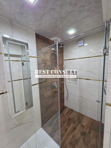 Închiriere - Apartament în Center,  Ruse