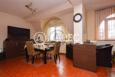 Verkauf - Wohnung in Wazrajdane,  Burgas