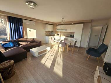 Închiriere - Apartament în Mladejki hălm,  Plovdiv