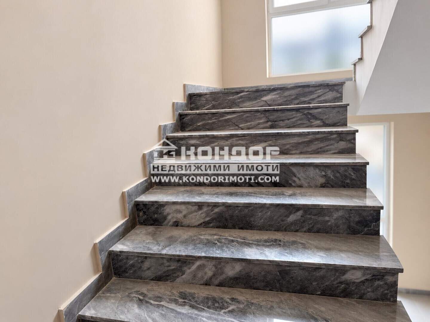 Cu trei camere Apartament în Kărșiaka, Plovdiv – fotografia 5