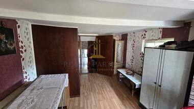 Продажба - Къща в Център,  Перник