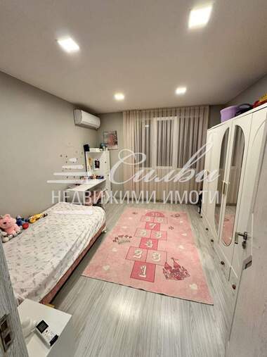 Vânzare - Apartament în Center,  Șumen