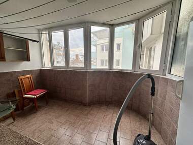 Închiriere - Apartament în Văzrajdane,  Burgas