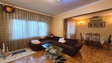 Vânzare - Apartament în Idealen țentăr,  Pazardjik