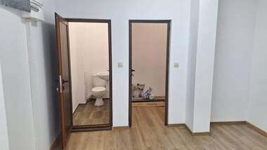 Închiriere - Magazin/Birou/Salon de frumusețe/Cabinet de stomatologie în Center,  Ruse