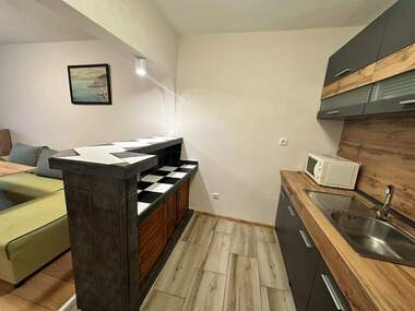 Închiriere - Apartament în Văzrajdane,  Burgas