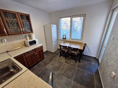 Închiriere - Apartament în Văzrajdane,  Burgas