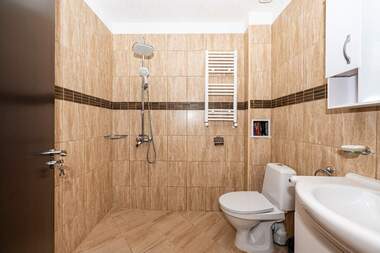 Vânzare - Hotel în Aprilți,  Lovece