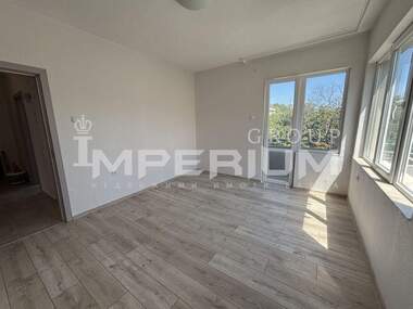 For rent - Office in Sportna zala,  Varna