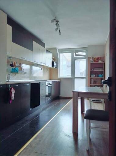 Închiriere - Apartament în Văzrajdane,  Burgas