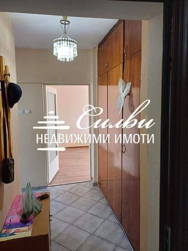 Продажба - Апартамент във Вароша,  Търговище