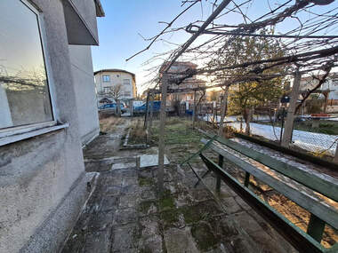 For sale - Floor of a house in Lozenec,  Iambol